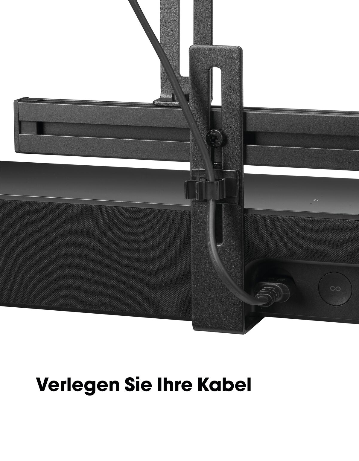 Eine schwarze Soundbar und Montagehalterung, Kabel werden befestigt.
