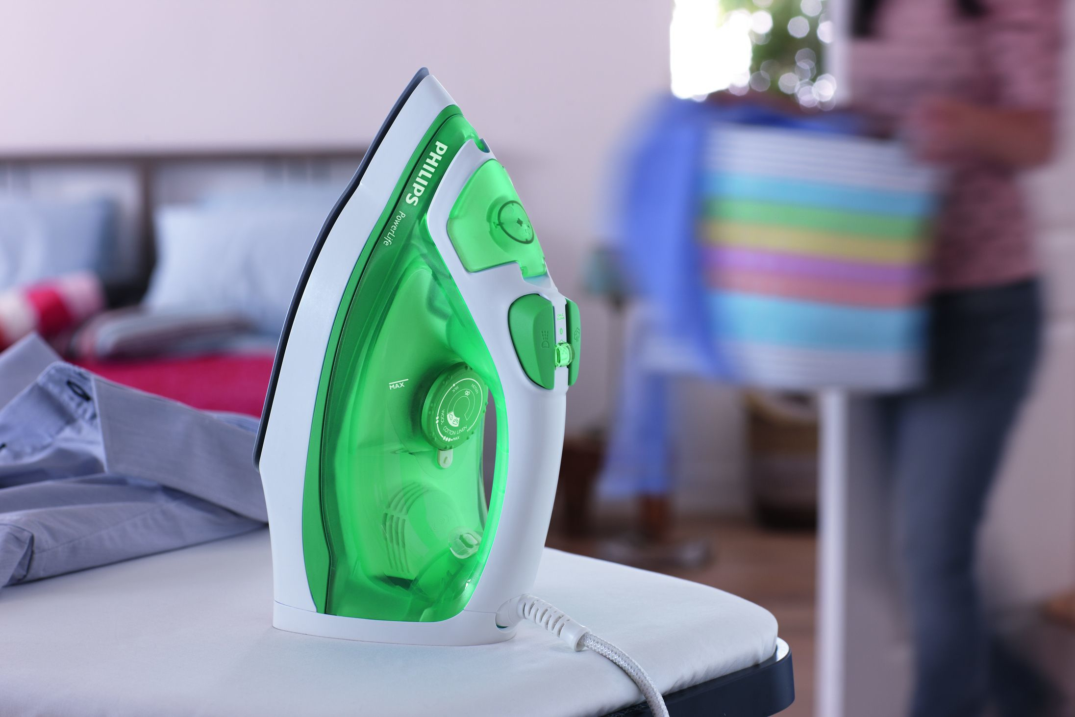 PHILIPS PowerLife Buharlı ütü GC2920/70