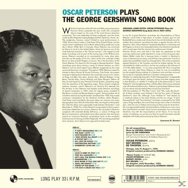 Album borító: Oscar Peterson Gershwint játszik. Szöveg és számlista egy férfiról készült fotóval.