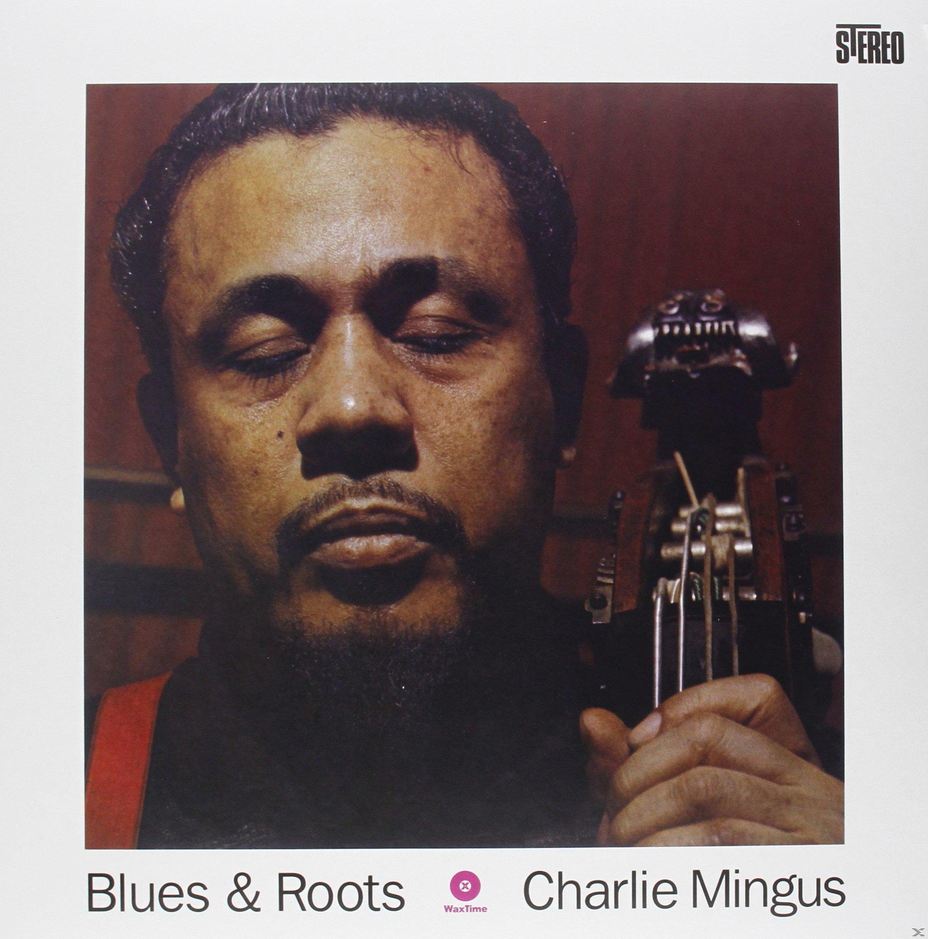 Charlie Mingus album borító, Mingus egy vonós hangszert tart, "Blues & Roots" felirat.