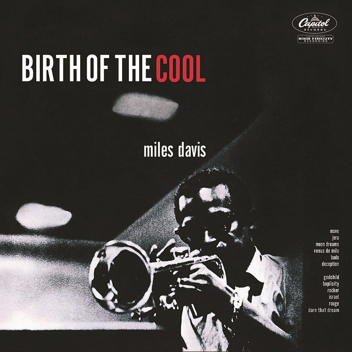 Miles Davis trombitál. 'Birth of the Cool' felirat. Dalok listája a jobb oldalon.