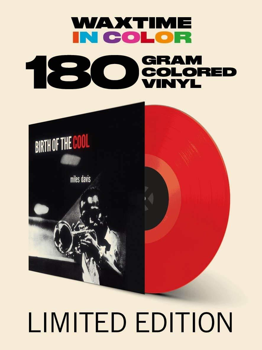 Album borító: Birth of the Cool, Miles Davis, piros bakeliten. Fekete-fehér fotó.