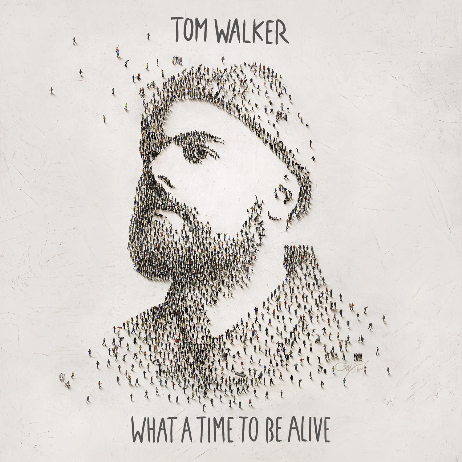 Albumcover von Tom Walker. Eine Menschenmenge formt sein Porträt. Weißer Hintergrund.