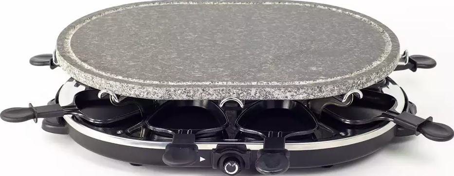 Ein Raclette-Grill mit Steinplatte und Fächern für Käse oder Speisen, isoliert auf weißem Hintergrund.