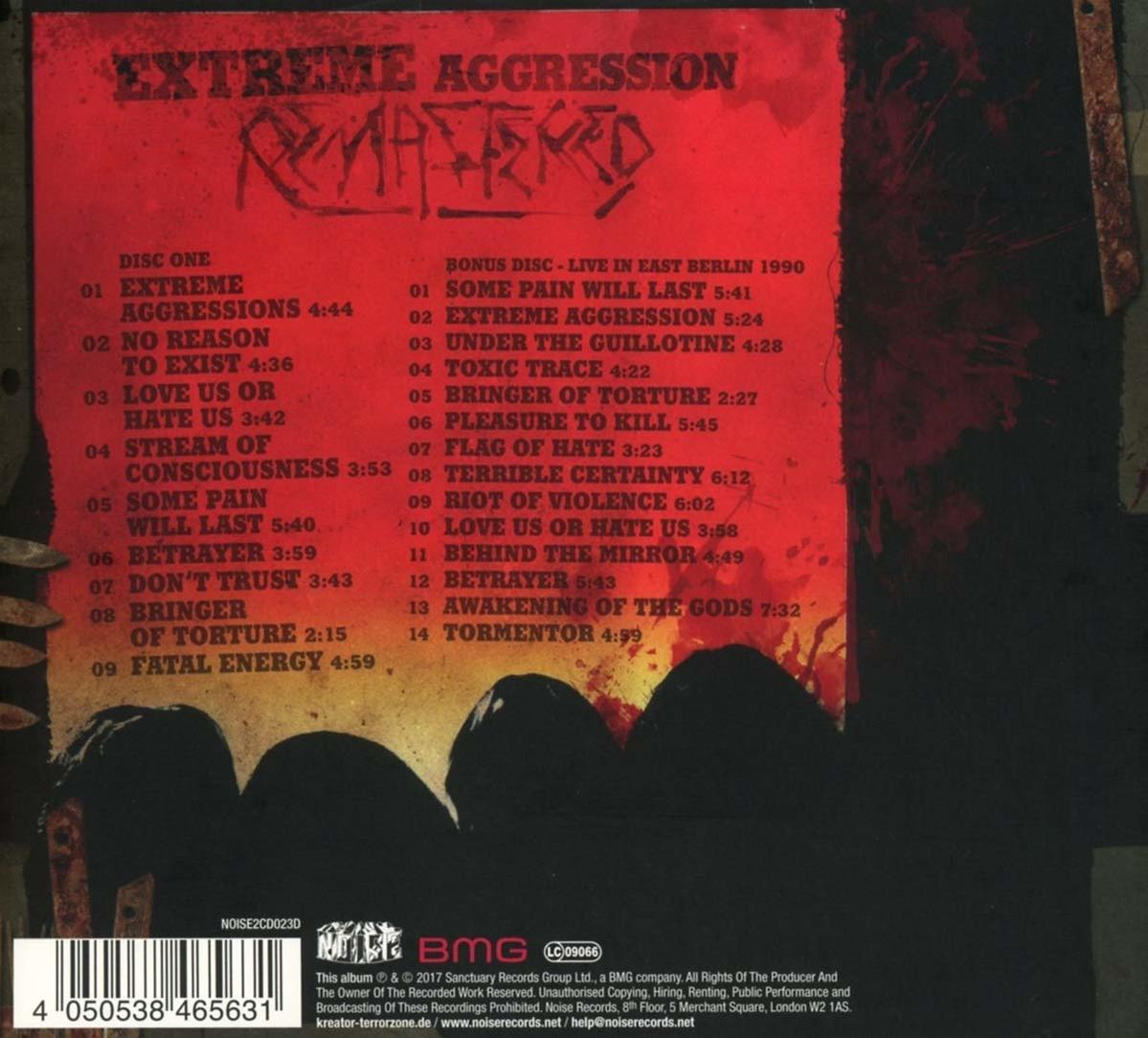 Die Rückseite eines roten Musikalbums mit Titelliste. Das Album heißt 'Extreme Aggression - Remastered'.