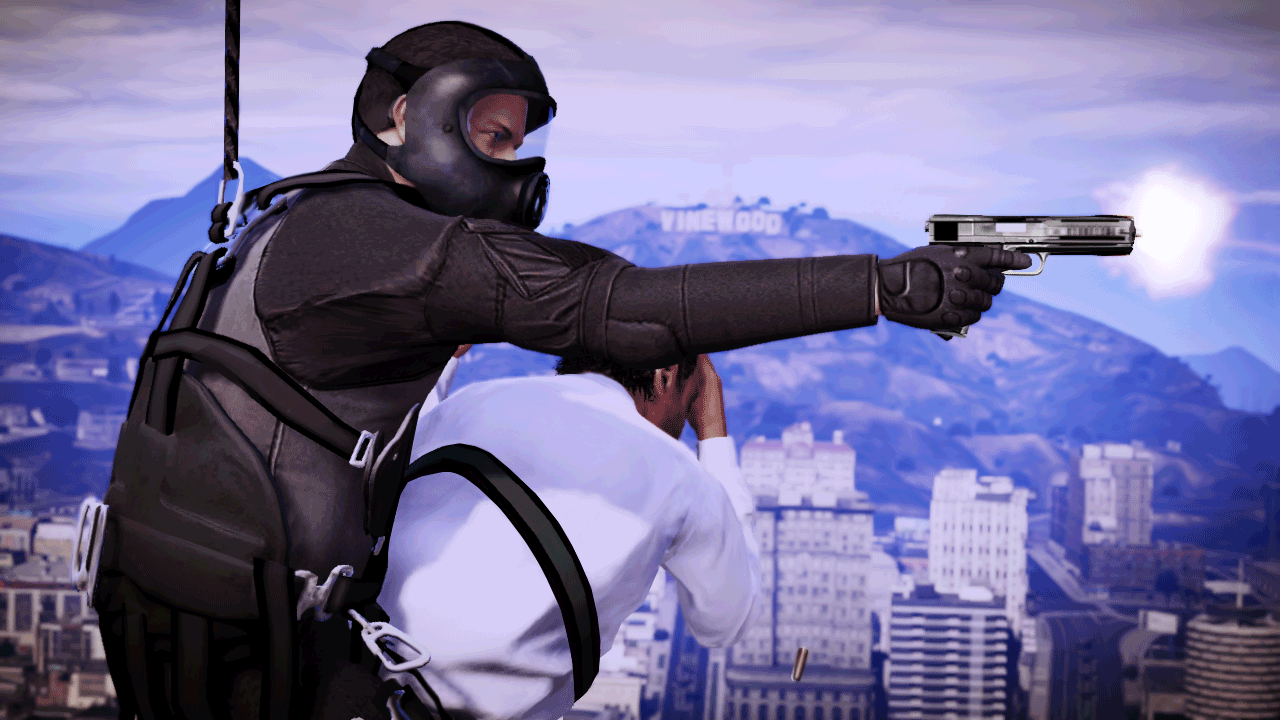 Scène d'un jeu vidéo. Une personne masquée vise une autre personne tenue par une autre silhouette masquée.