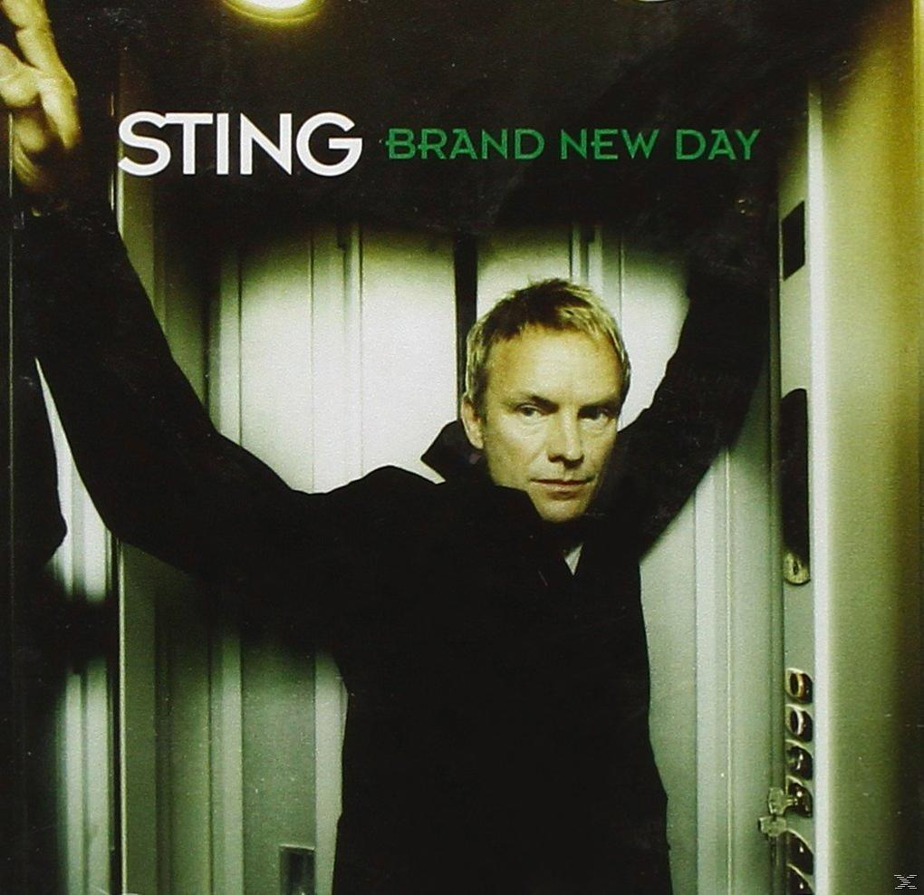 Albumcover: Sting in dunklem Anzug, Arme gehoben, vor einem Aufzug.