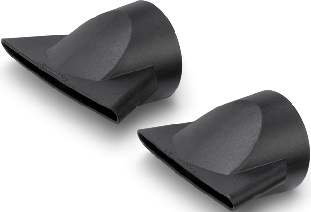Due bocchette nere per asciugacapelli su bianco. Su una è stampato Made in Italy. Hanno un design piatto.