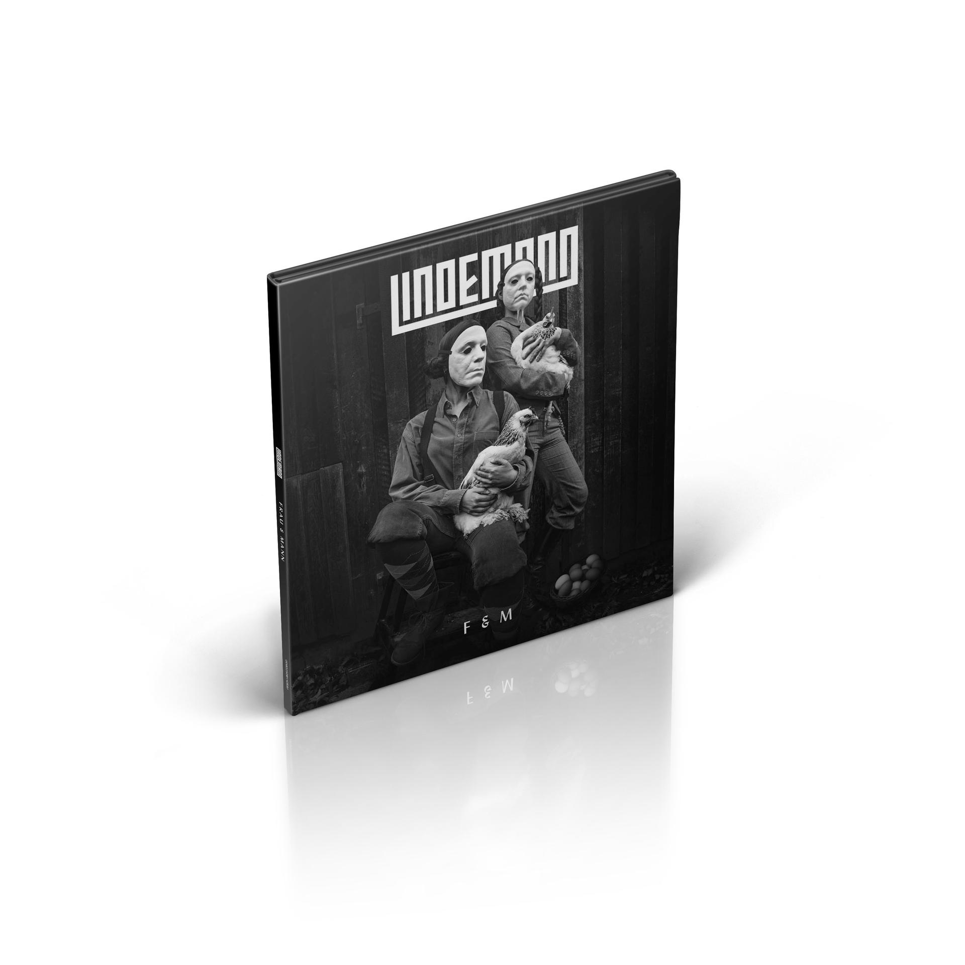 Album borító két emberrel, akik csirkéket tartanak, és a 'LINDEMANN' szóval.