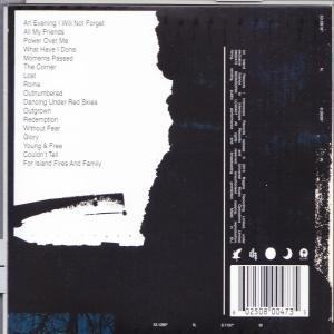 Pochette d'album. Fond sombre avec texte blanc. Une liste de chansons est visible.