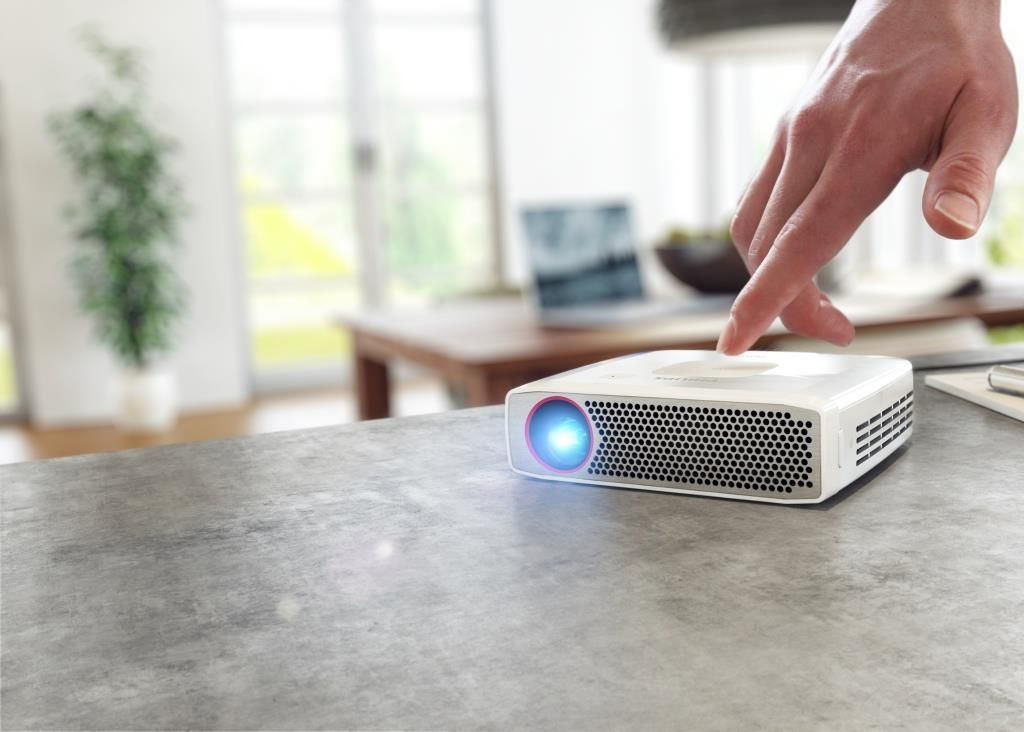 PHILIPS PICOPIX PLUS PPX 4835 EK Mini Beamer(HD, 350 Lumen)