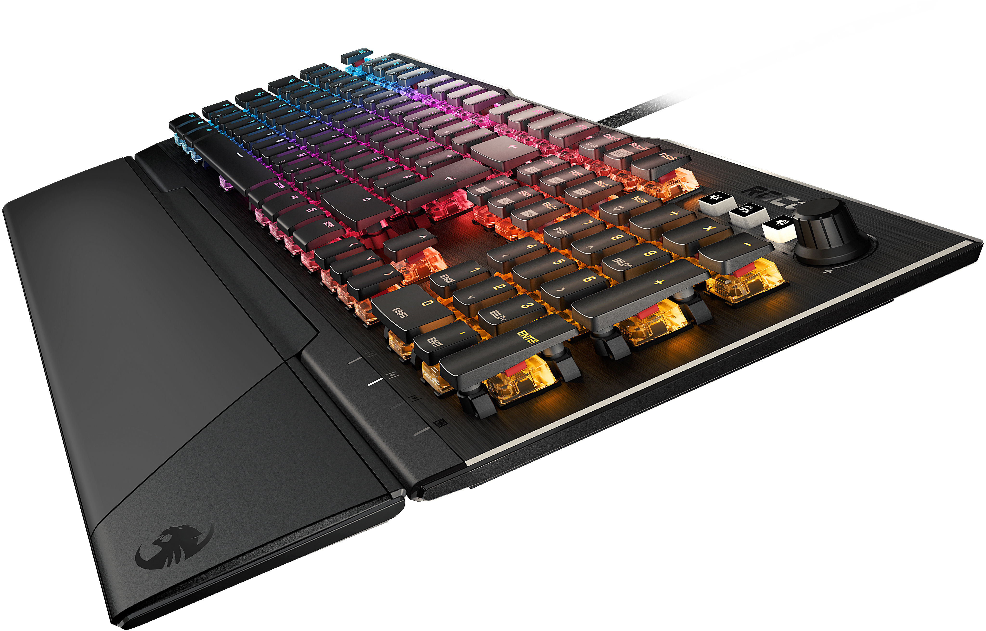 Schwarze Gaming-Tastatur mit farbigen Tasten und Handgelenkauflage. Die Tastatur ist angewinkelt.