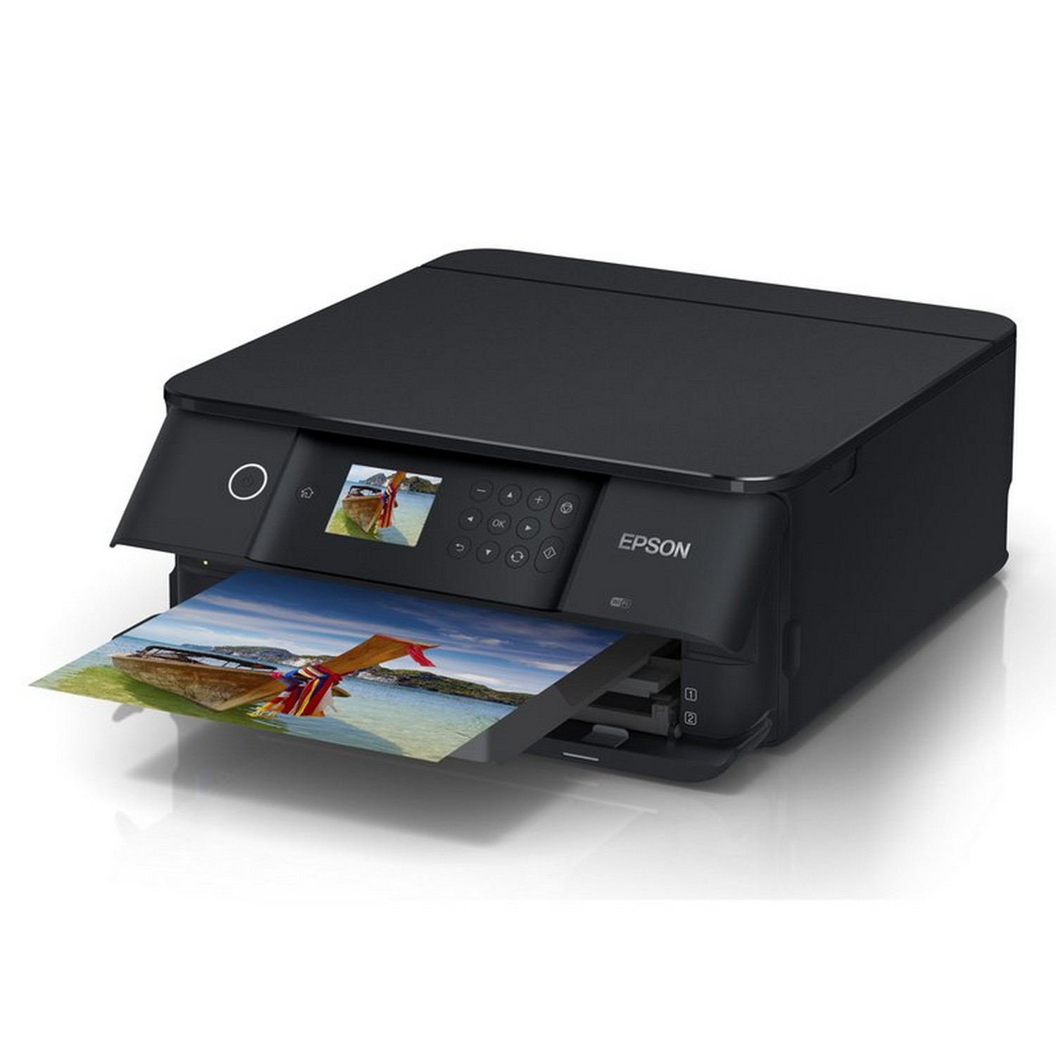 Impresora Epson negra con una foto impresa de un barco en la bandeja de salida.