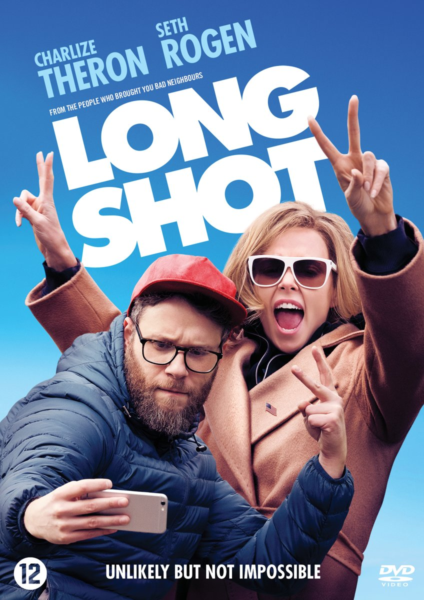 Affiche de film avec deux personnes faisant des signes de paix. Fond bleu. Texte : Long Shot.