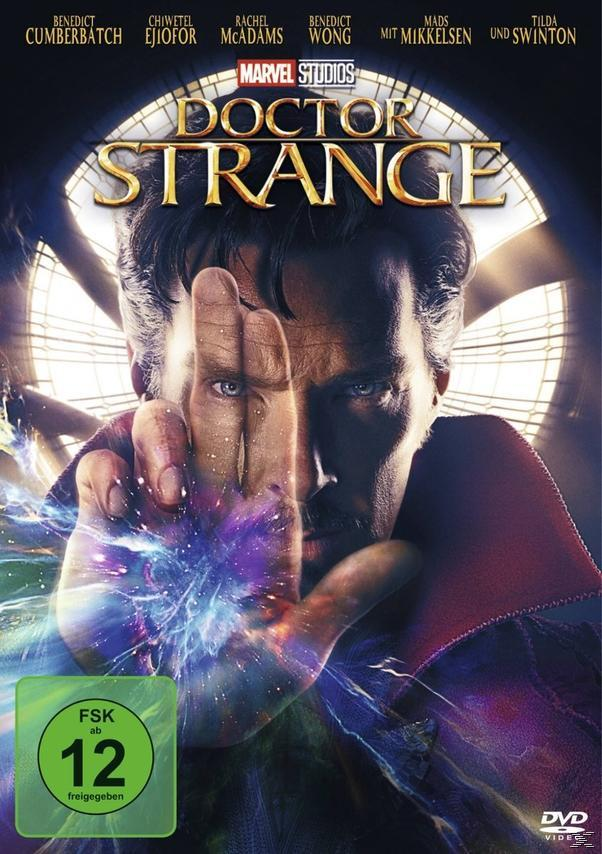 Filmcover: Doctor Strange, eine Hand eines Mannes mit farbenfroher Energie.
