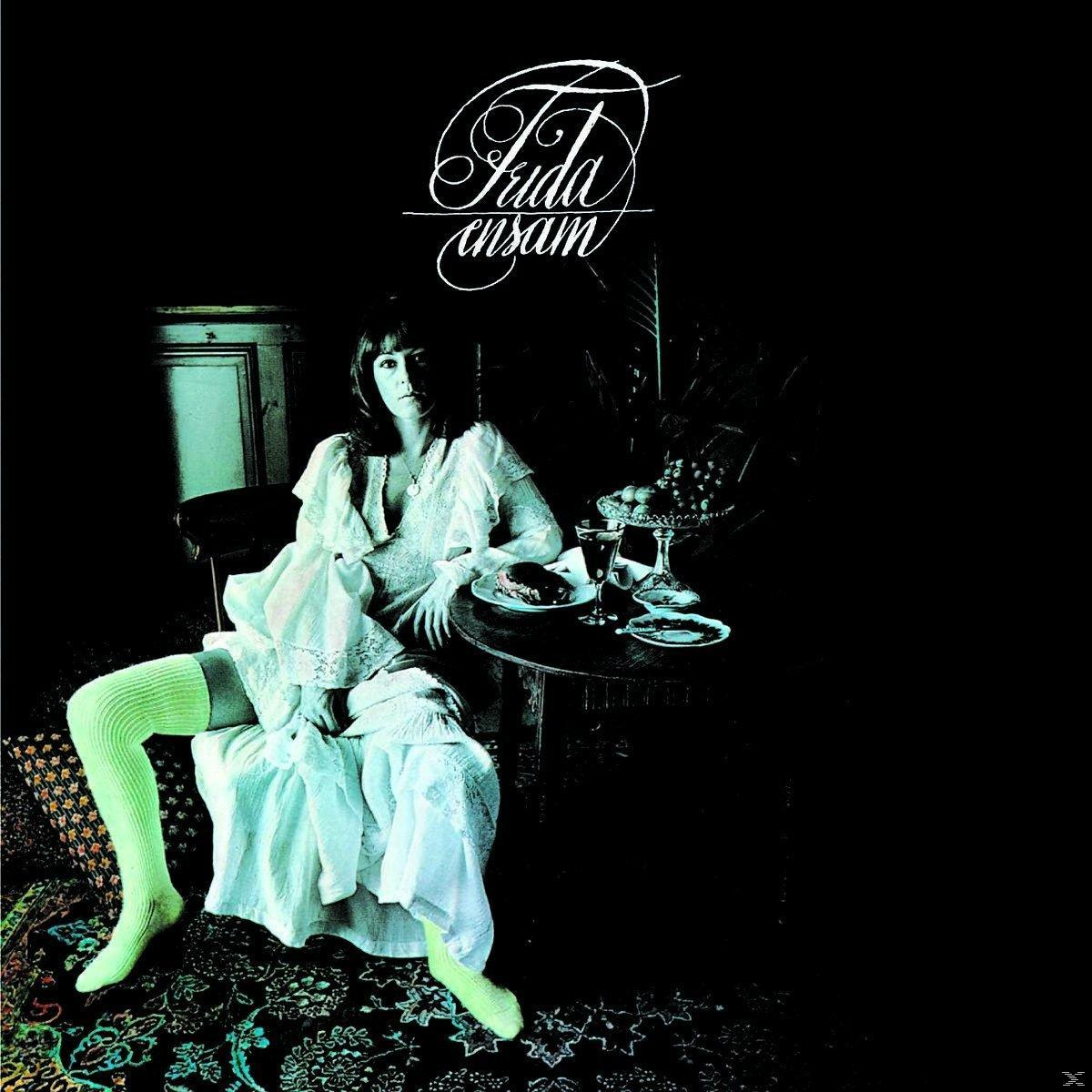 Albumcover: Eine Frau sitzt an einem Tisch mit Essen, trägt hellgrüne Socken.