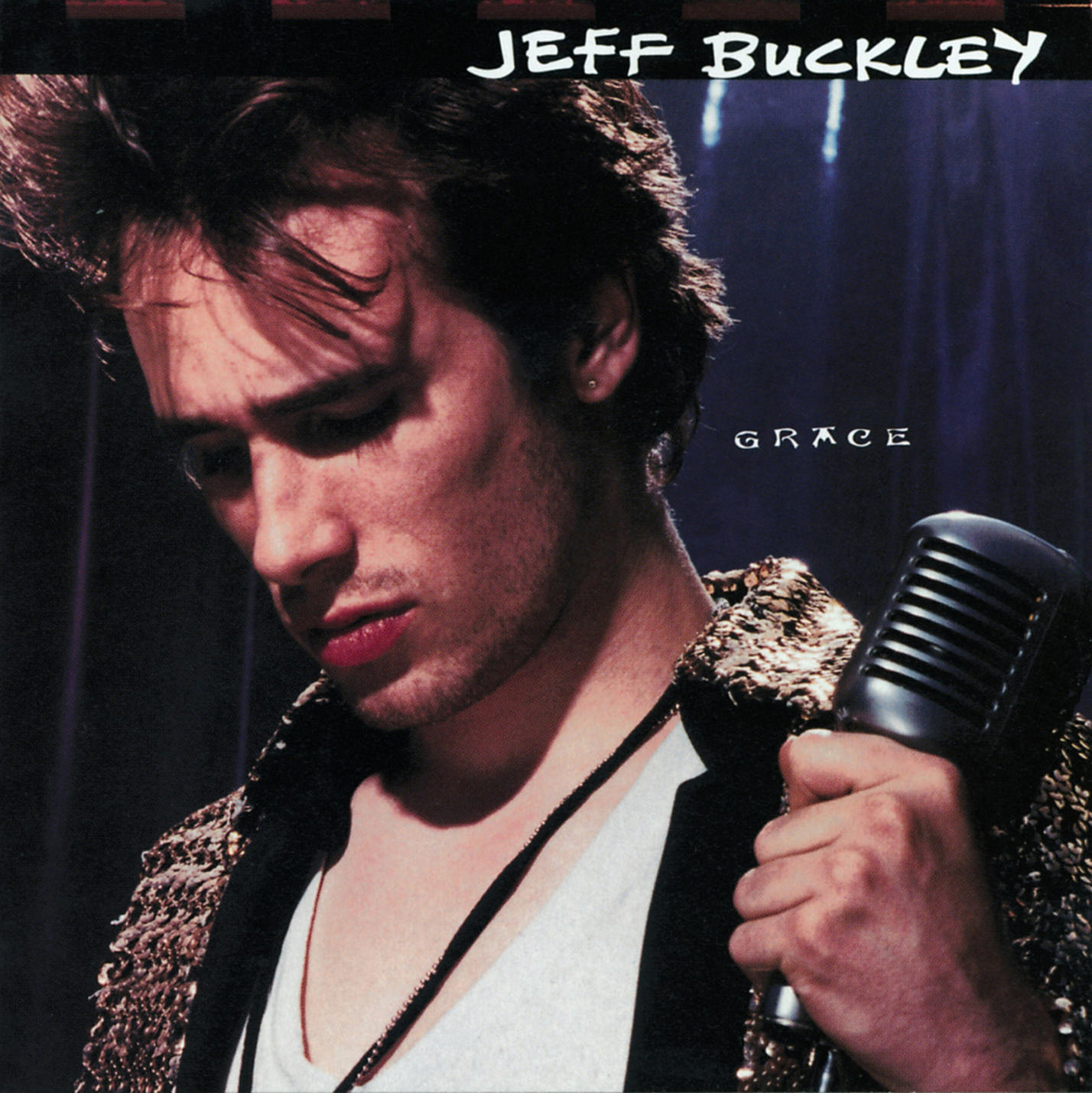 Pochette d'album, Jeff Buckley, avec un portrait du chanteur tenant un microphone.
