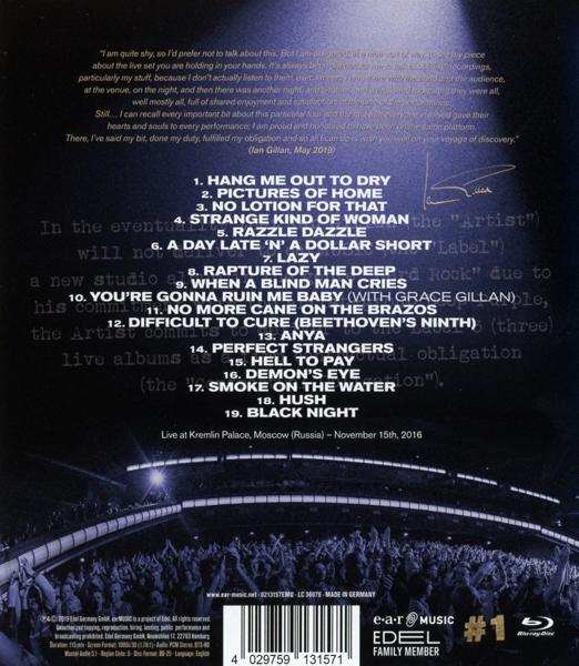 Rückseite eines Musikalbums mit Text und Texten. Eine Menschenmenge ist im Hintergrund.