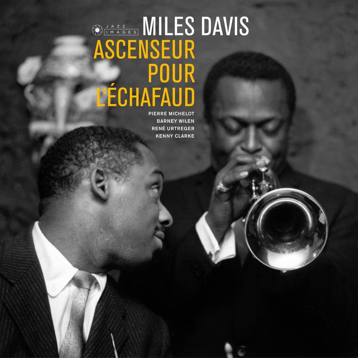 Album borító. Két férfi, az egyik trombitál. Cím: Miles Davis, Ascenseur Pour L'Échafaud.