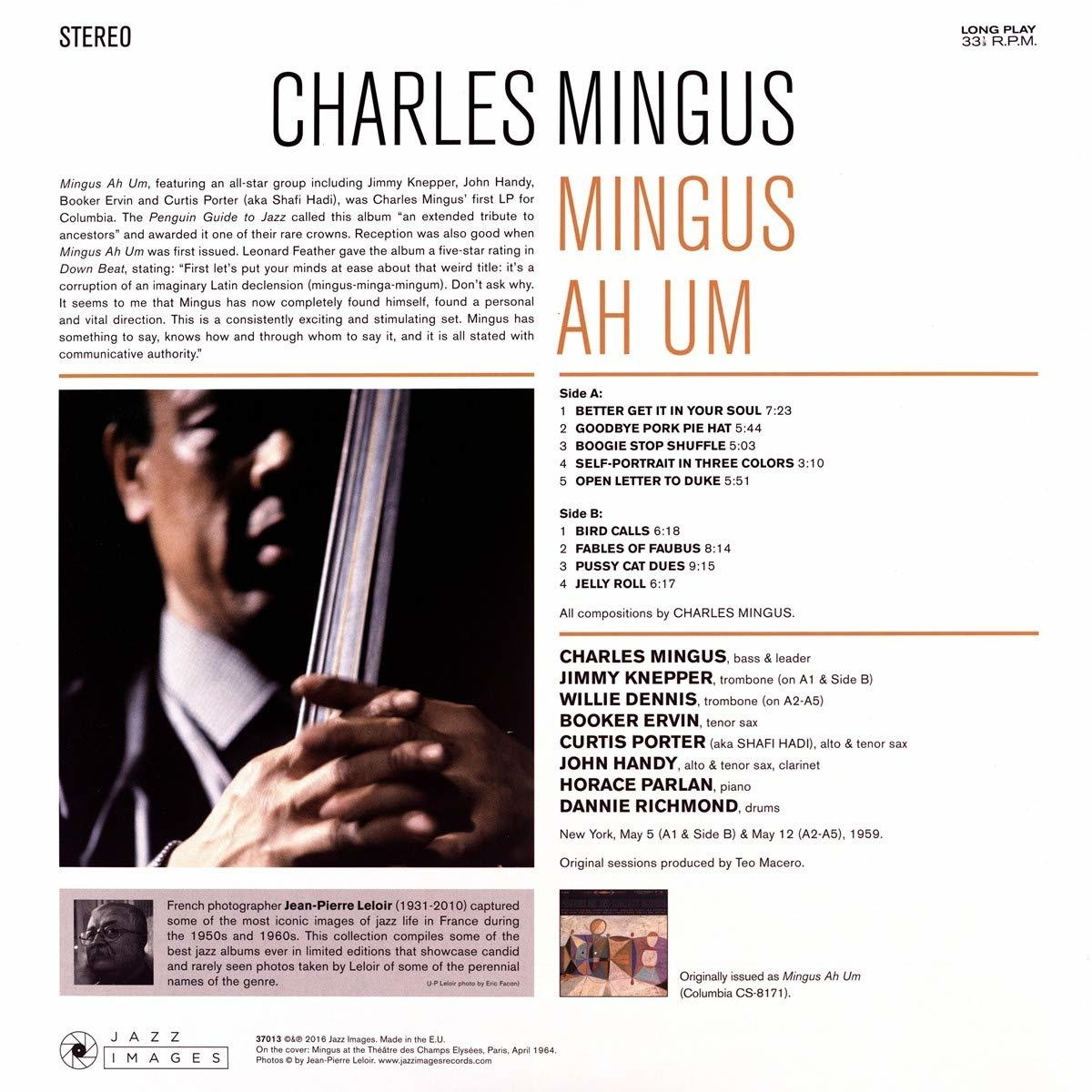 Charles Mingus album borítója szöveggel és fotóval. Fekete-fehér kép.