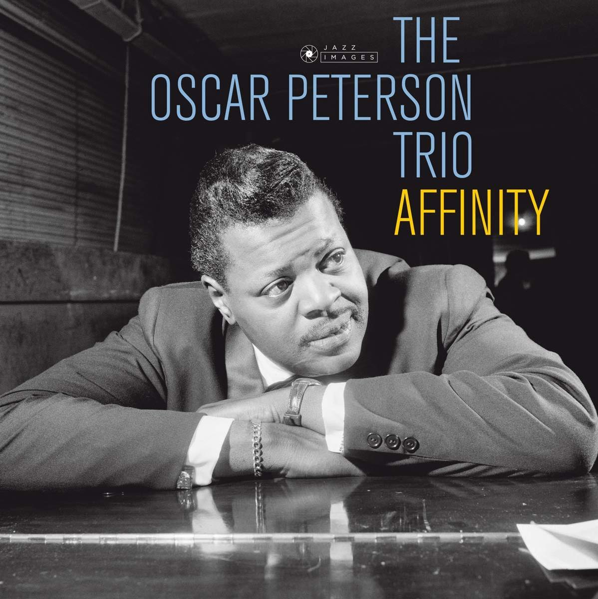 A The Oscar Peterson Trio Affinity album borítója. Oscar Peterson jobbra néz.