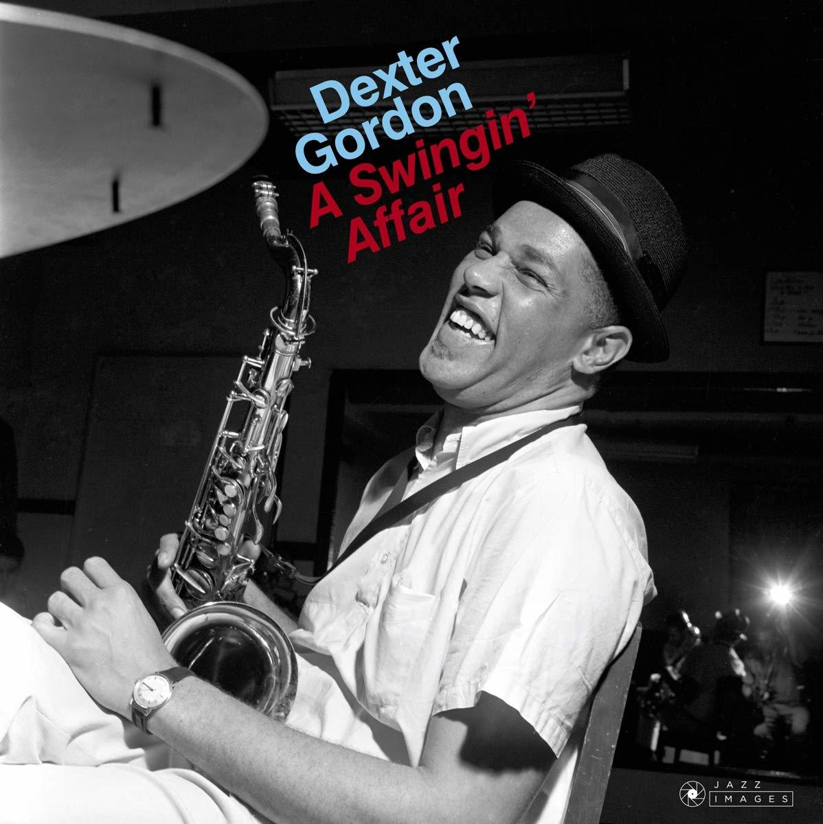 Album borító: Dexter Gordon fekete-fehér fotója szaxofonozik. Szöveg: A Swingin' Affair.