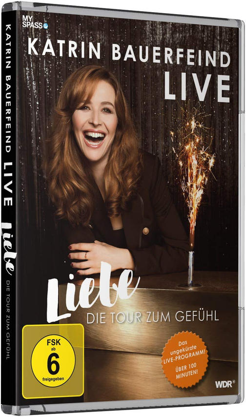 Katrin Bauerfeind Live DVD-Cover. Eine lächelnde Frau und ein Feuerwerk. Der Titel ist "Liebe".