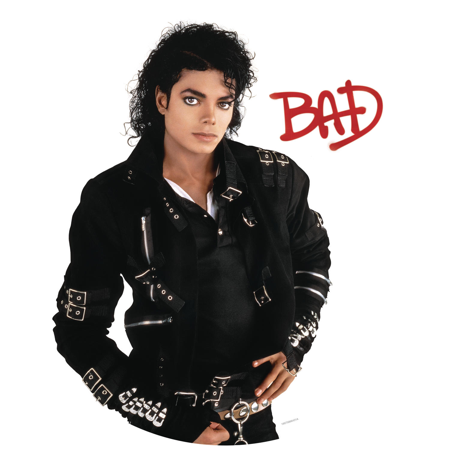 Michael Jackson fekete dzsekiben. A "BAD" szó pirossal van fölötte.