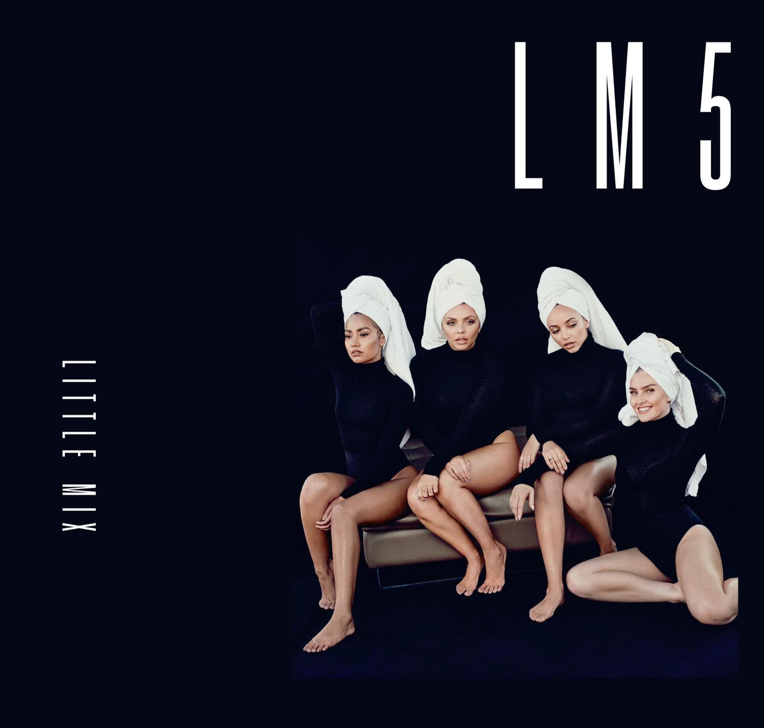 LM5 album borító. Négy nő fekete felsőben és törölközővel a fejükön, fekete háttér.