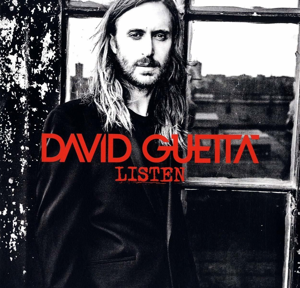 David Guetta fekete-fehér portréja egy ablak előtt, piros Listen felirattal.