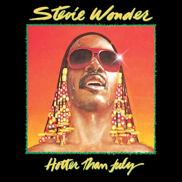 Stevie Wonder album borítója. Portré napszemüveggel, fülbevalóval és a "Hotter Than July" címmel.