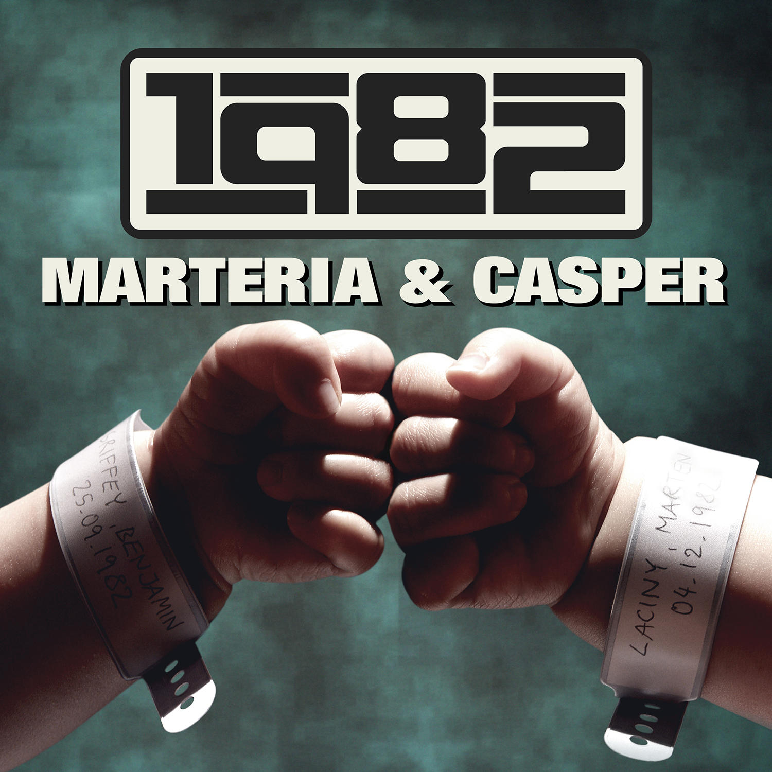 Zwei Hände mit Armbändern, '1982' Logo darüber, Albumcover.