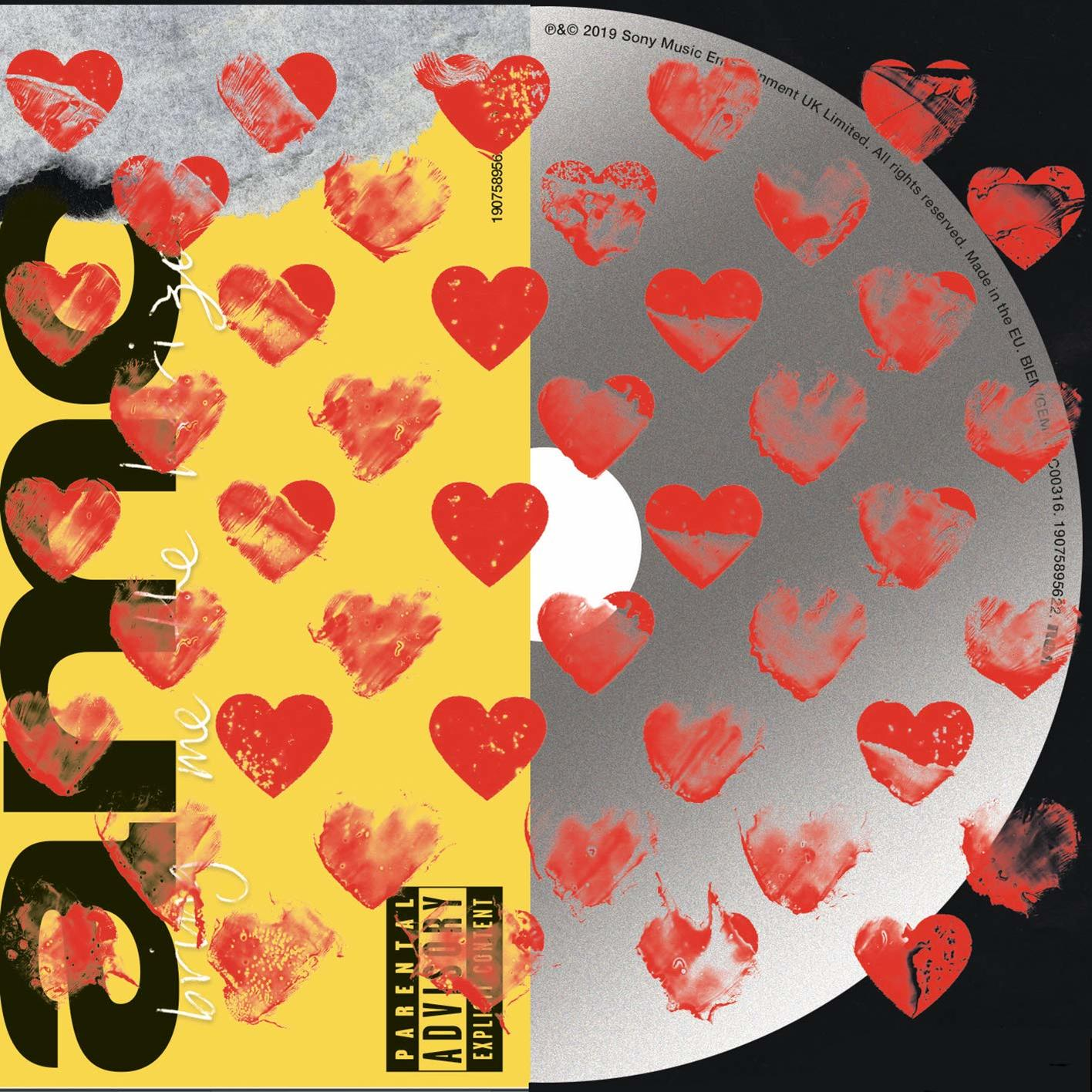 Albumcover mit Herzen und Text. Rechts eine CD mit roten Herzen auf schwarzem Hintergrund.