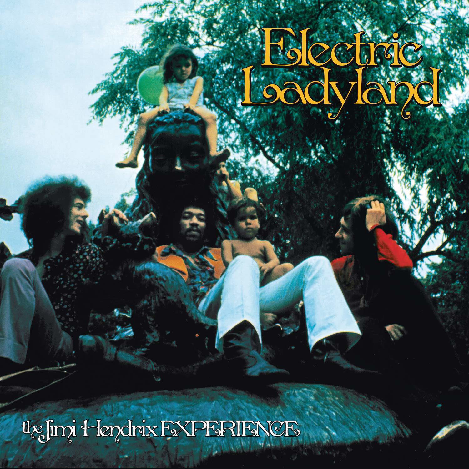 Albumcover: The Jimi Hendrix Experience, Electric Ladyland. Bandmitglieder sitzen, Kinder und eine Frau auf einer Statue.