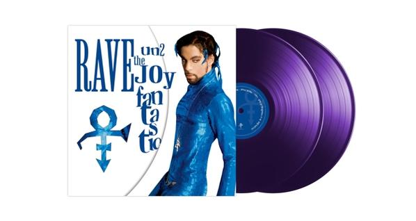 Albumcover. Prince in blauem Outfit steht mit einem Logo neben zwei lila Vinylplatten.