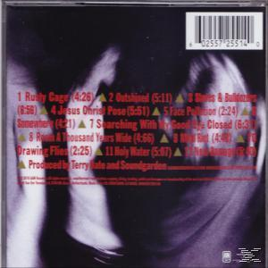 Albumcover mit Titelliste, Künstler und Logo auf dunklem Hintergrund mit verschwommenen Figuren.