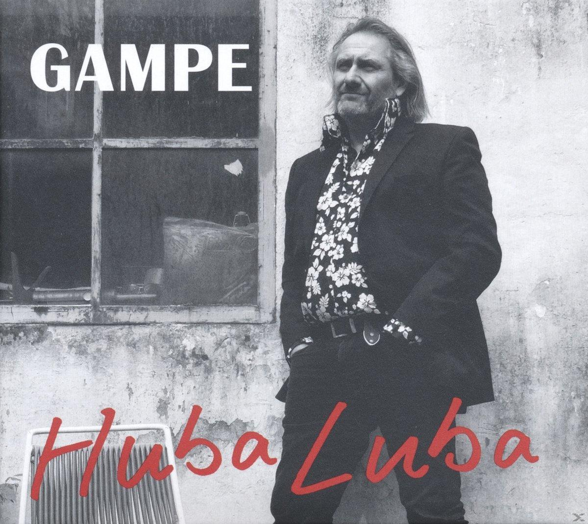 Mann im Anzug steht am Fenster. Text: 'GAMPE Huba Luba'.