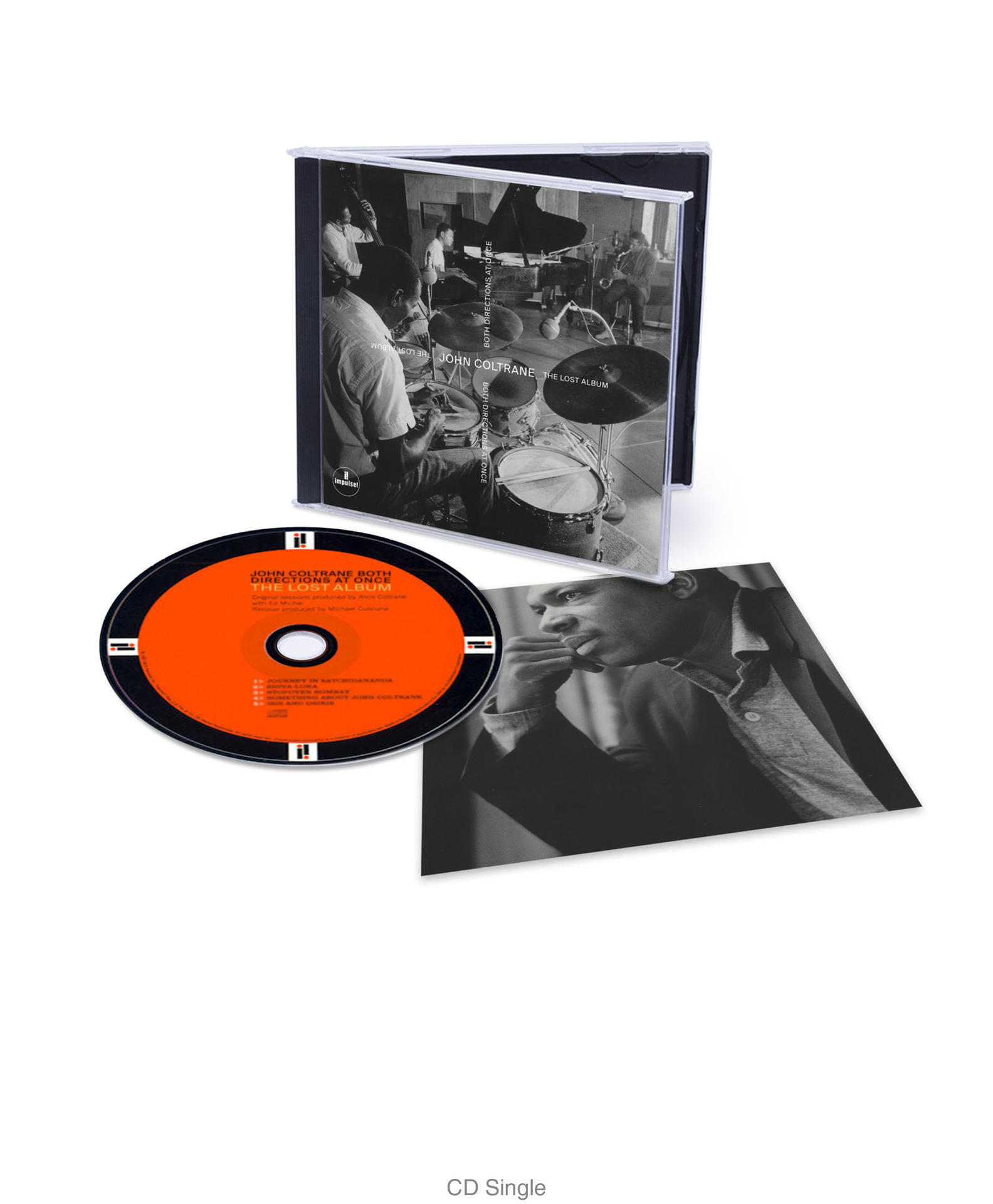 CD-Single mit schwarzem Cover und einer orangefarbenen CD. Ein Schwarzweißfoto eines Musikers ist enthalten.