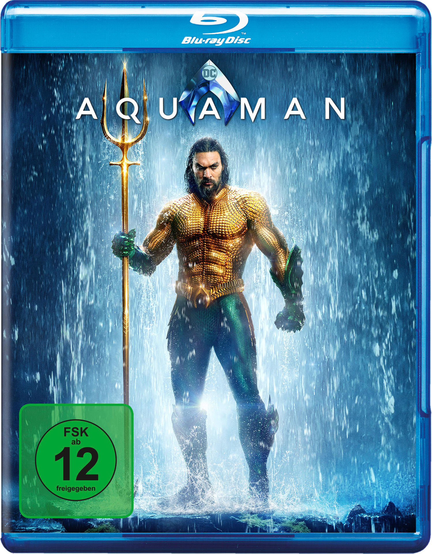 Aquaman Blu-ray-Cover. Jason Momoa als Aquaman mit seinem Dreizack, im Wasser stehend.