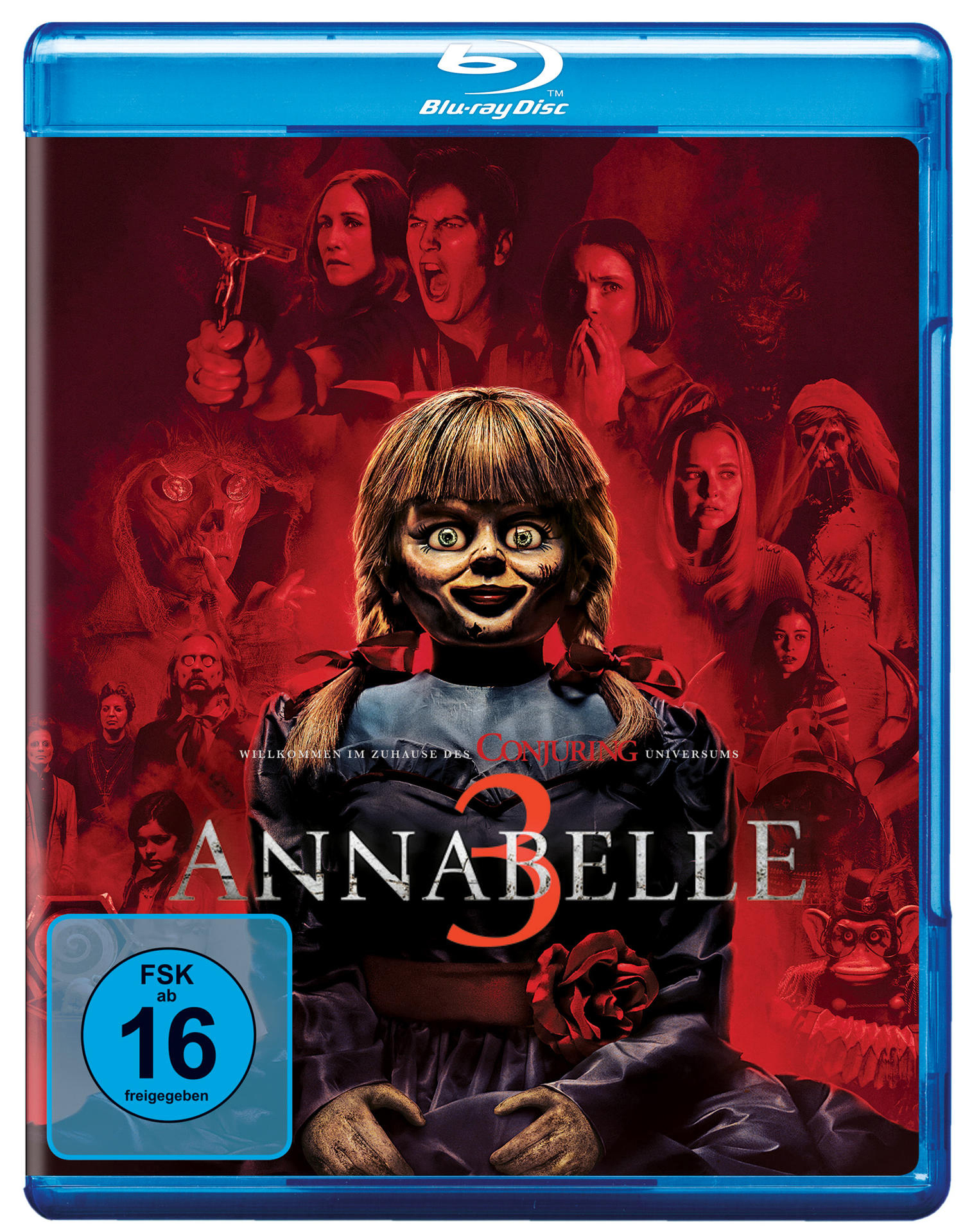 Annabelle 3 Blu-ray-Cover. Eine gruselige Puppe mit einem unheimlichen Gesicht ist im Vordergrund.
