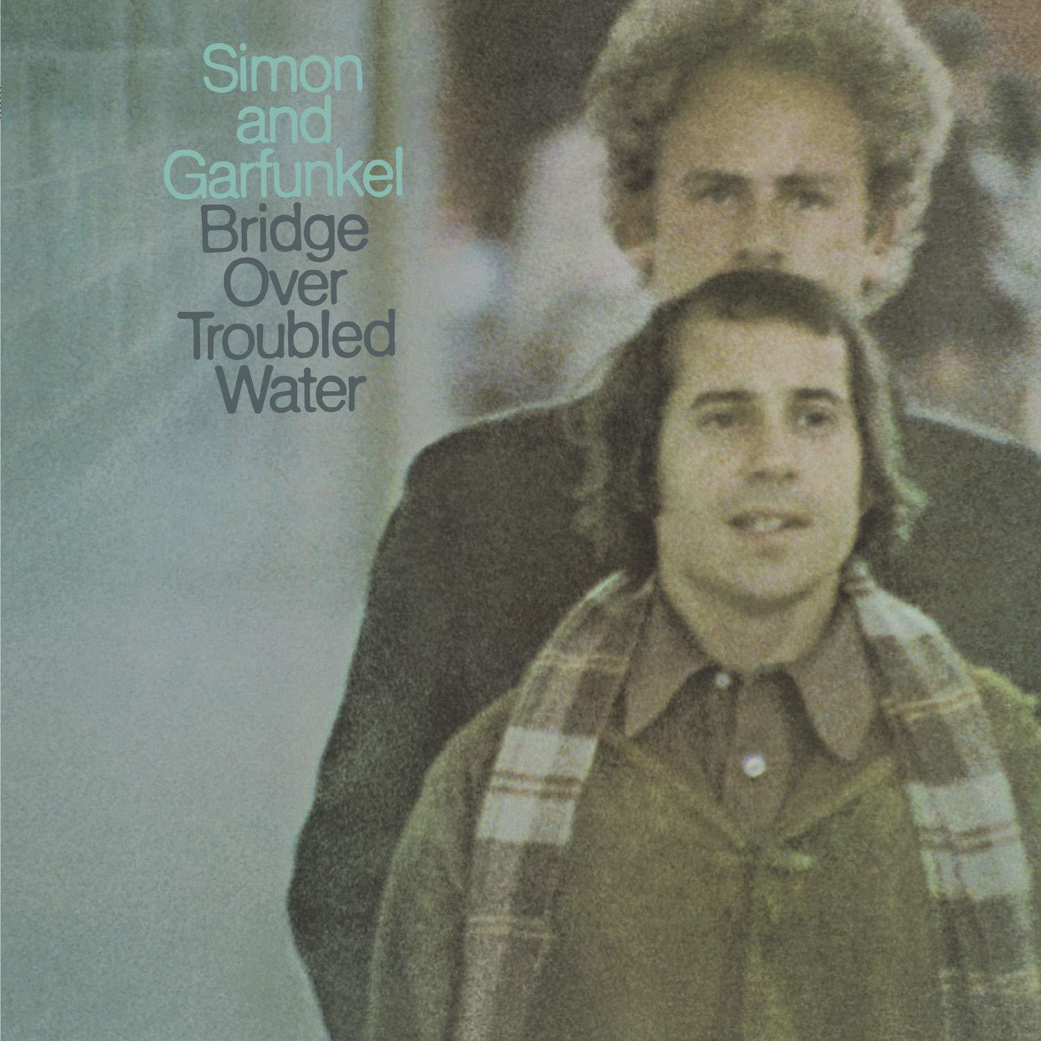 Album borító két férfival; a szöveg a „Simon and Garfunkel”, „Bridge Over Troubled Water”.