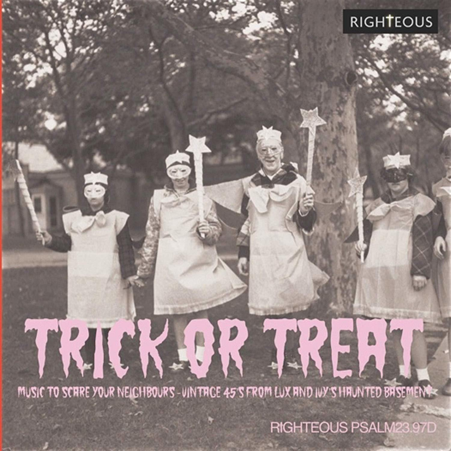 Albumcover von Leuten in Kostümen, die Zauberstäbe halten, mit Text 'Trick or Treat'.