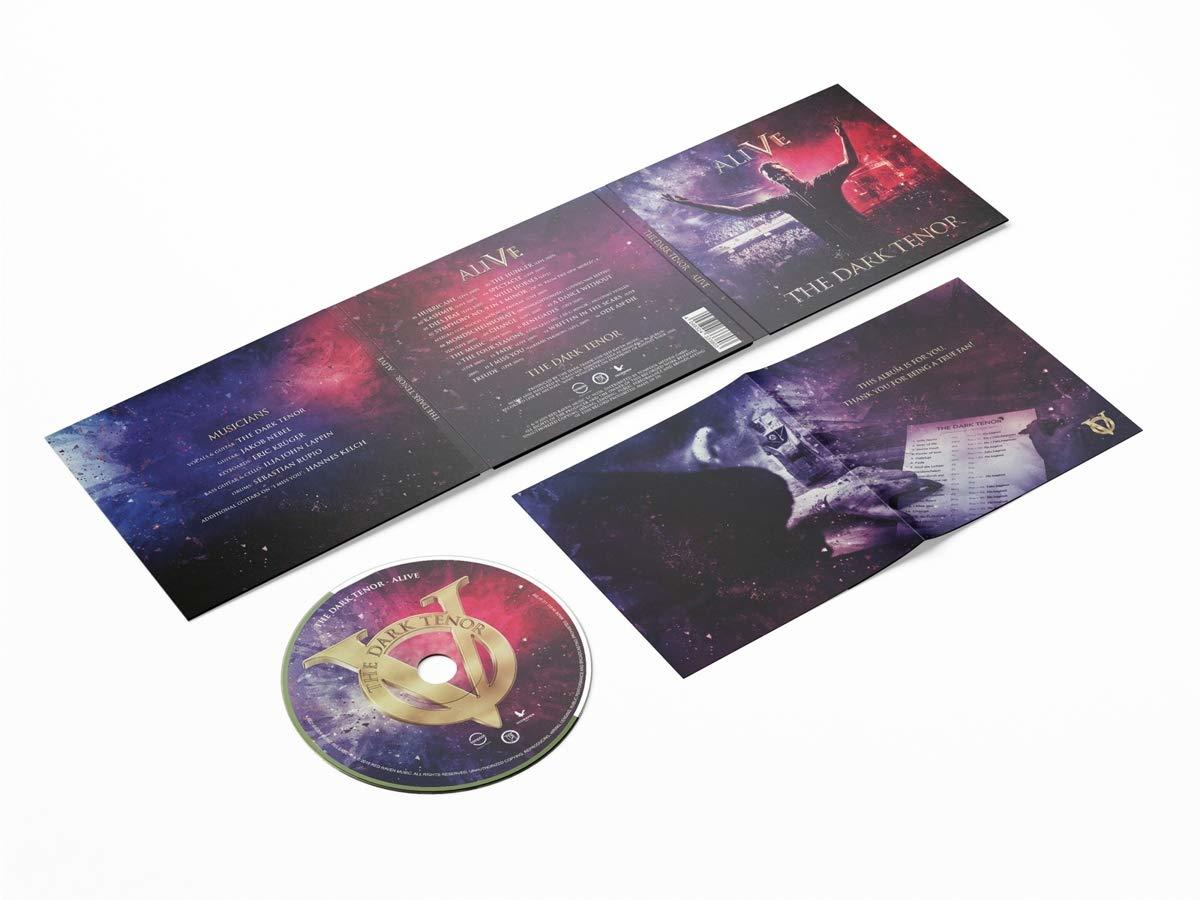 CD mit dem Album „The Dark Tenor: Alive“ mit offenem Booklet und einem Cover.