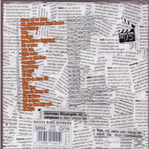 CD-Rückseite mit Text auf Zeitungspapier. Orange Textfelder mit Songtiteln und Details.