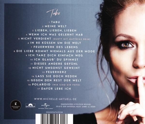 CD-Cover mit dem Gesicht einer Frau und Songtiteln. Dunkler Hintergrund.