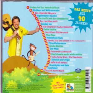 CD-Rückseite mit einem Mann, einem Affen und einer Titelliste in einer bunten Umgebung.
