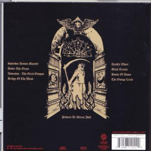 Rückseite einer CD mit Text und einer Illustration eines Sensenmannes. Schwarzer Hintergrund.