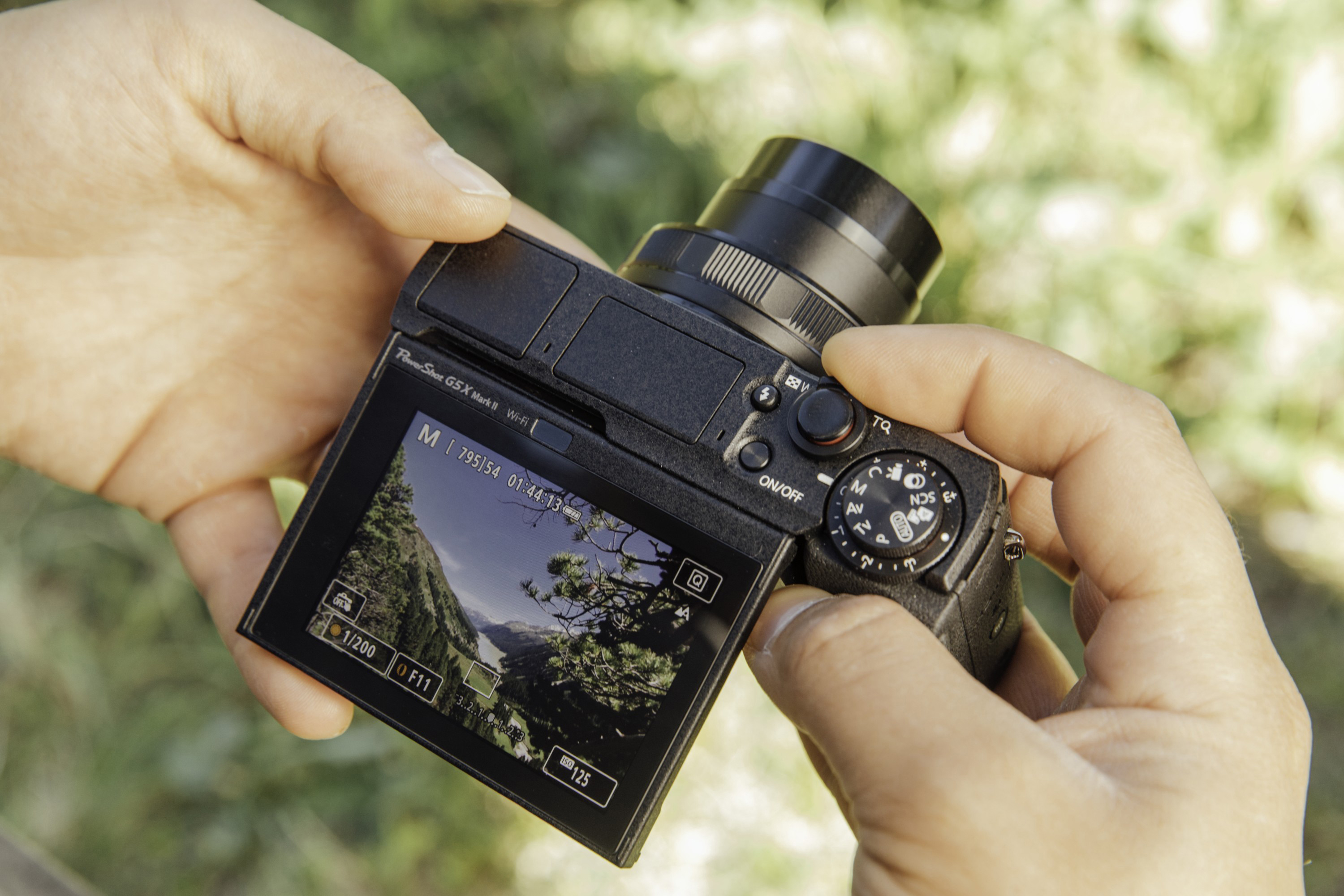 CANON PowerShot G5 X Mark II Digitalkamera Schwarz, 5fach opt. Zoom, Touchscreen-LCD (TFT), WLAN