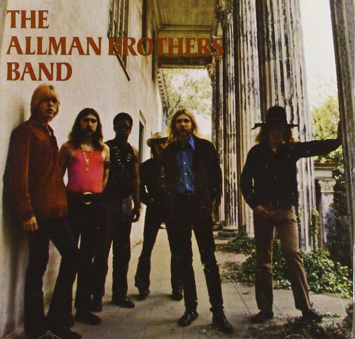 Album borító, The Allman Brothers Band. Öt férfi egy épület előtt.