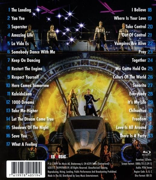 CD-Cover mit einer Band auf der Bühne und einer Titelliste.